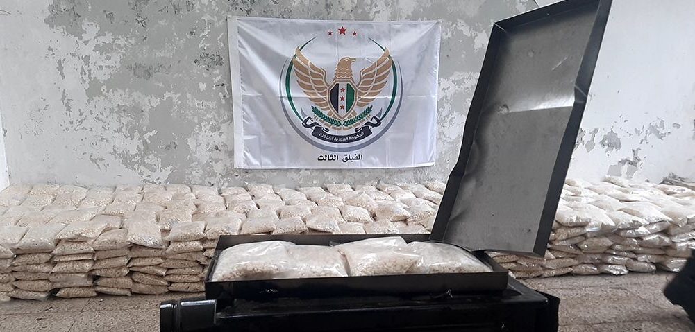 ضبط الجيش الوطني السوري يوم أمس الثلاثاء كميات كبيرة من المواد المخدرة، التي يصدرها نظام الأسد قادمة من مناطقه، باتجاه المناطق المحررة