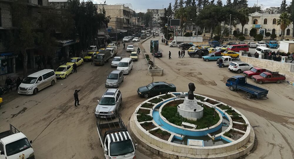 أصيب عدد من المدنيين اليوم الأربعاء جراء انفجار عبوة ناسفة في سيارة وسط مدينة عفرين بريف حلب الشمالي.