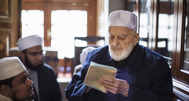 أصدر المجلس الإسلامي السوري بيان تعزية بالشيخ (محمد أمين سراج) أحد أبرز العلماء في الجمهورية التركية، الذي وافته المنية يوم أمس الجمعة.