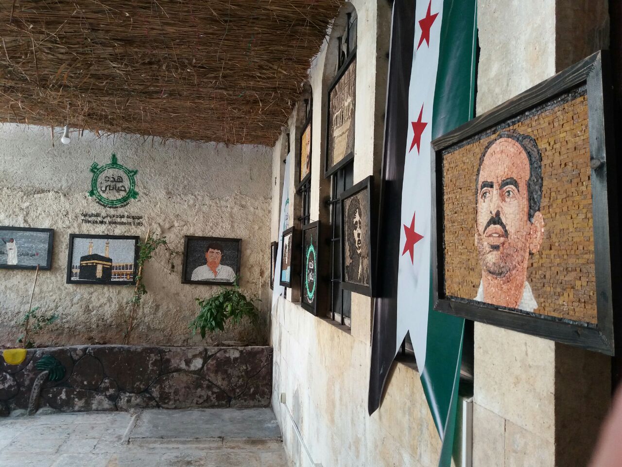 اختتمت في مدينة إدلب اليوم الخميس فعاليات معرض الفسيفساء الأول تحت عنوان: (صور من الذاكرة السورية)؛ إحياء لذكرى شخصيات ثورية تركت أثرًا كبيرًا في المجتمع.