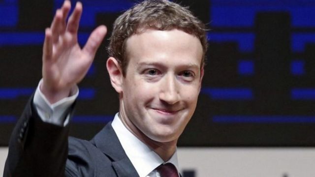 هو رجل أعمال ومبرمج أمريكي، والمؤسس المشارك لموقع التواصل الاجتماعي الفيسبوك، والرئيس التنفيذي له.