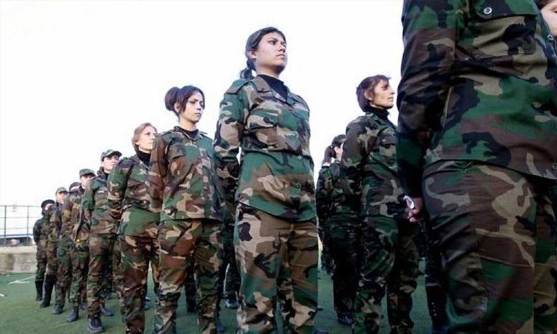 ضجت صفحات ومواقع التواصل الاجتماعي خلال الساعات الماضية الأخيرة بخبر دراسة وزارة الدفاع التابعة لنظام الأسد إمكانية تطبيق الخدمة الإلزامية على الإناث من سن العشرين وحتى سن الثامنة والعشرين
