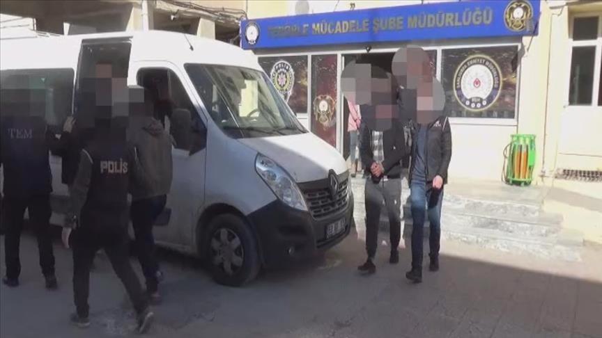 ألقت السلطات التركية القبض على شخص سوري في ولاية أورفه التركية وبحوزته متفجرات ومعدات اتصال.
