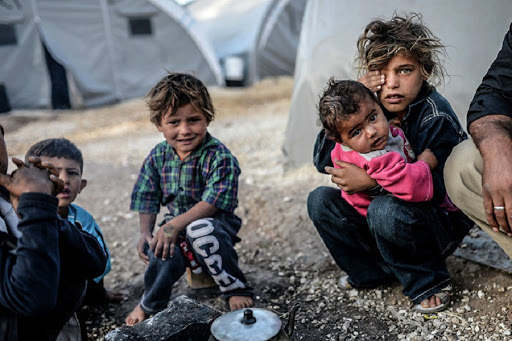 أصدرت منظمة اليونيسف التابعة للأمم المتحدة بيانًا طالبت فيه بالتحرك لحماية الأطفال والقصر في مخيم الهول والسجون الواقعة تحت سيطرة تنظيم قسد بسورية.