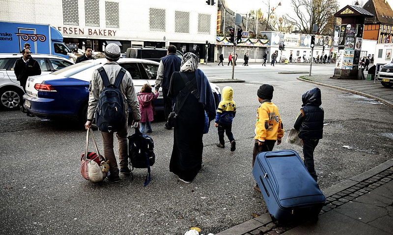وجَّهت الأمم المتحدة انتقادات إلى الدنمارك بسبب سياستها الأخيرة تجاه اللاجئين السوريين وحرمانهم من الإقامات، لادعاء الدنمارك الوضع في مدينة دمشق آمنًا.