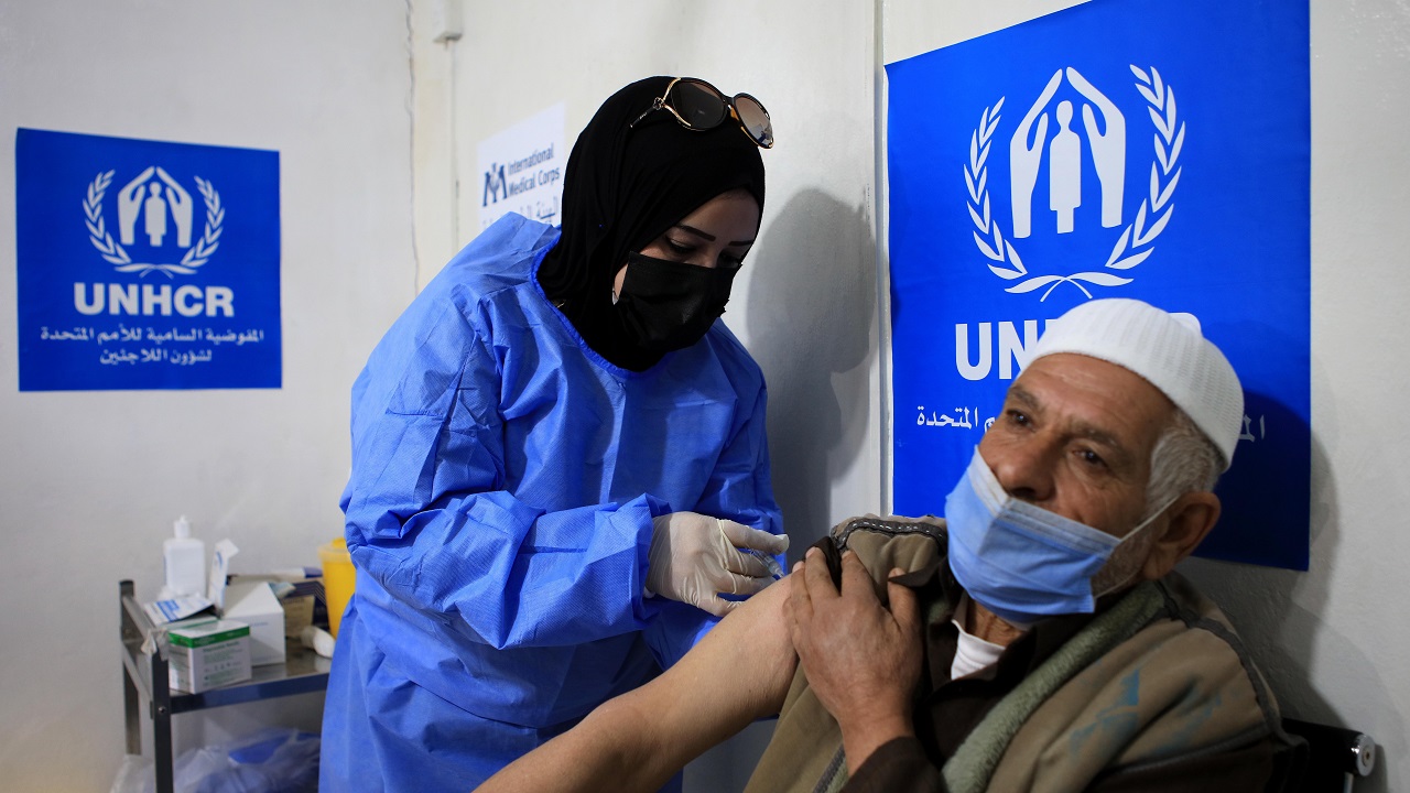 تلقّى نحو 5 آلاف لاجئ سوري في مخيمات الأردن اللقاح المضاد لفيروس كورونا، وذلك منذ انطلاق حملة التطعيم في منتصف كانون الثاني الماضي.