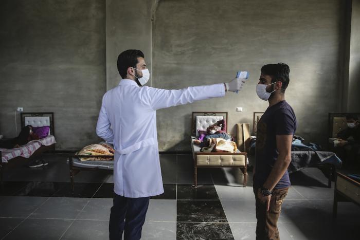 يستمر تسجيل الإصابات والوفيات بفيروس كورونا كوفيد_19، بشكل متزايد في مختلف مناطق سورية بإحصائية متباينة من منطقة لأخرى.