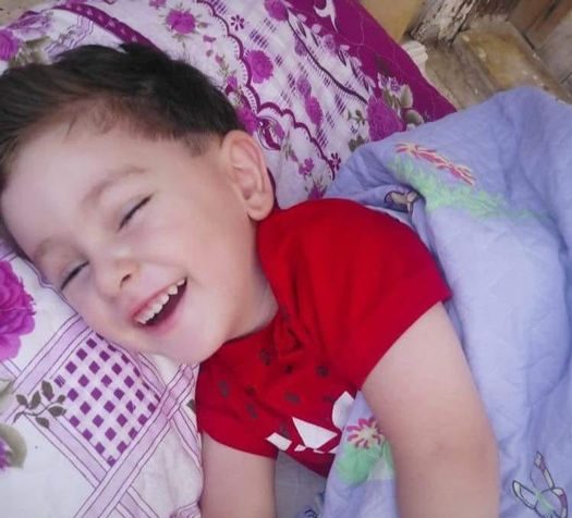 توفي اليوم السبت في المشافي التركية طفل في الخامسة من عمره، بعد تعرضه لخطأ طبي أثناء إجراء عمل جراحي في محافظة إدلب قبل عدة أيام.