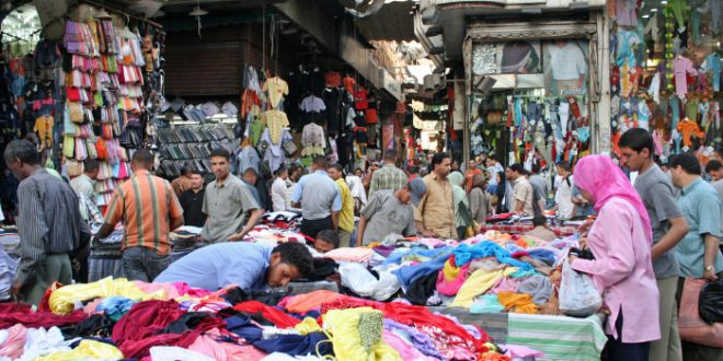 داهمت دوريات تابعة لنظام الأسد الأسواق الحيوية في العاصمة دمشق، واعتقلت عشرات الشبان بتهمة جاهزة (التعامل بغير الليرة السورية) الدولار.