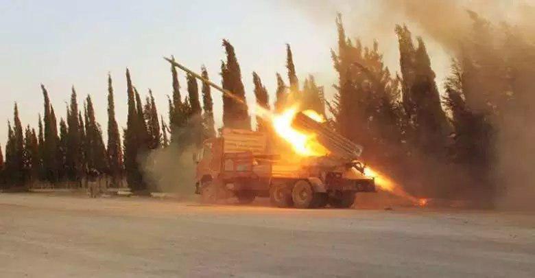 نفذت فصائل الثوار ضربات مركز بالصواريخ على مواقع ميلشيات الأسد وحلفائه جنوب إدلب، موقعة إصابات مباشرة مع توقعات بتصعيد عسكري كبير.