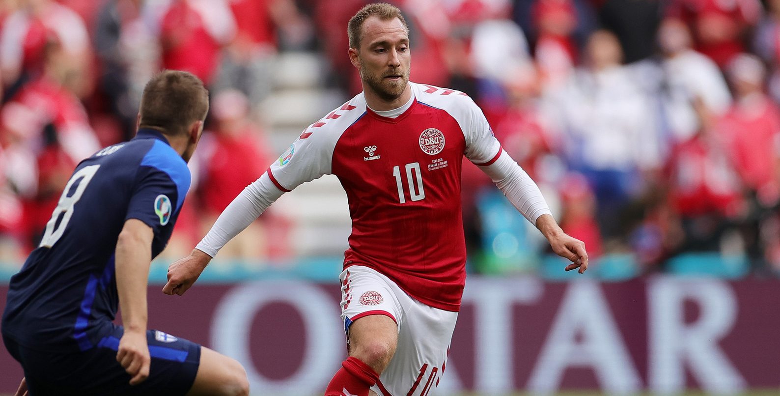 تداولت العديد من صفحات ومواقع التواصل الاجتماعي الأحد الماضي 13 يونيو/ حزيران الحالي صورة للاعب الدنماركي (كريستان إيركسن)، وادعت أنها الظهور الأول له بعد وقوعه في مباراة الدنمارك وفنلندا في بطولة(يورو2020)