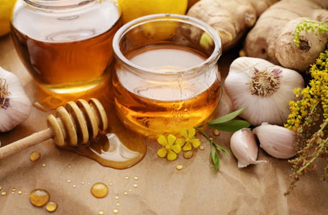 ونشر موقع (تايمز أوف إنديا) أن تناول مزيج الثوم والعسل في الصباح، يؤدي لنتائج مذهلة ومفيدة للجسم ونذكر منها: