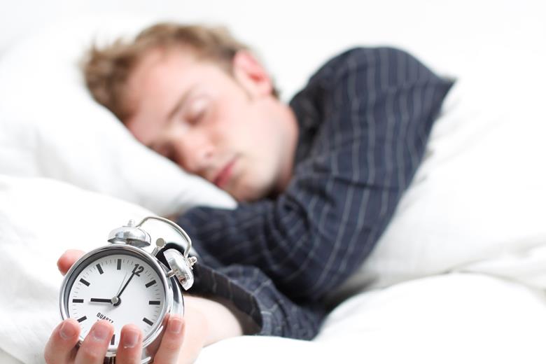 كشفت دراسة أجريت في جامعة إكسفورد وفق صحيفة ديلي تلغراف البريطانية، أن الساعة البيولوجية للإنسان ليست مبرمجة لكي يذهب إلى العمل قبل الساعة 10 صباحًا.