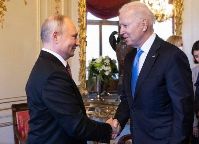كشفت مصادر إعلامية عن صفقة وُقعت بين الرئيسين الأمريكي جو بايدن والروسي فلاديمير بوتين، بخصوص سورية وذلك خلال القمة التي جرت بينهما مؤخراً.