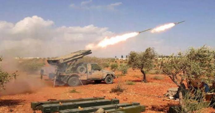 شنت فصائل الثوار حملة قصف مكثفة على مواقع قوات الأسد والميلشيات الإيرانية والروسية اليوم الإثنين في ريفي إدلب وحماة.