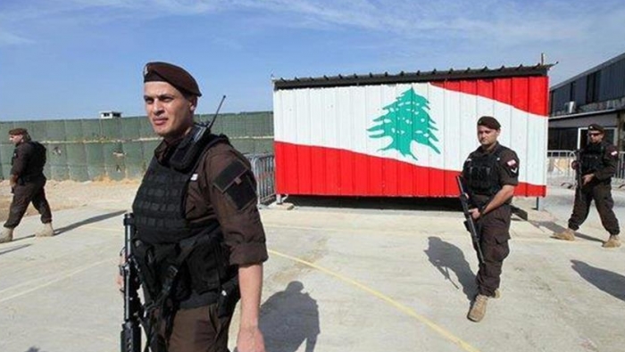 سلمت السلطات اللبنانية لاجئين سوريين إلى النظام السوري، بعد أن ألقي القبض عليهم قرب شواطئ قبرص وأعادتهم إلى لبنان.