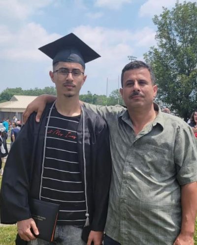 استطاع الطالب السوري (محمد القدور) تحقيق المرتبة الأولى بالشهادة الثانوية في الولايات المتحدة الأمريكية.