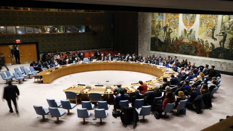 عقد مجلس الأمن الدولي مساء أمس الأربعاء جلسة بخصوص مناقشة قرار تمديد التفويض الأممي لدخول المساعدات للشمال السوري عبر معبر باب الهوى الحدودي مع تركيا.