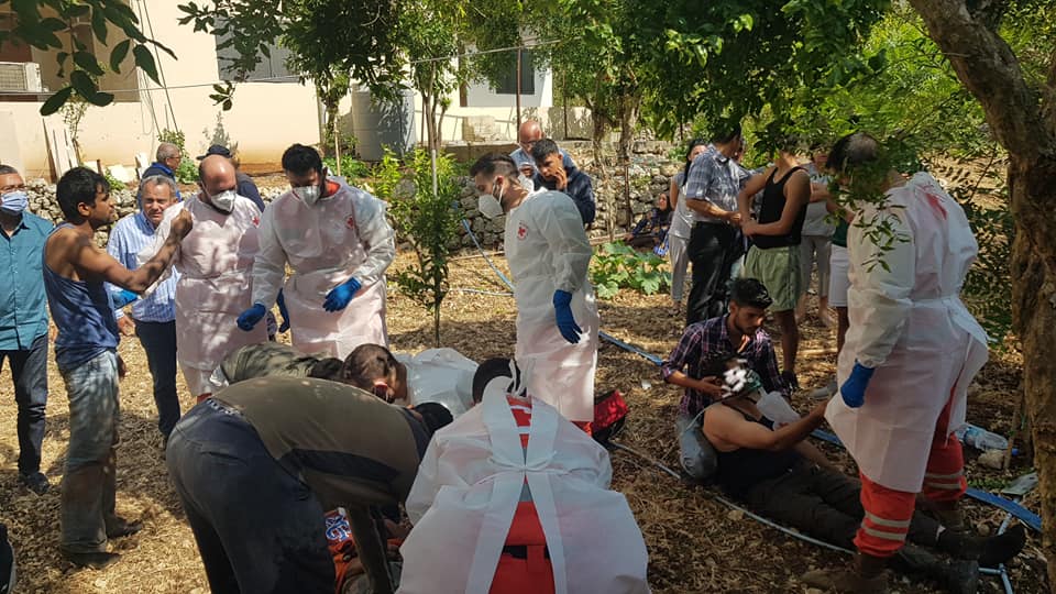 لقى عامل سوري حتفه وأصيب ثلاثة عمال آخرون، يوم أمس الأربعاء، وذلك أثناء عملهم على تنظيفهم بئر ماء في بلدة (كفر حزير) في (الكورة) شمال لبنان.