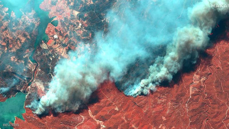 اندلعت قبل أيام حرائق ضخمة في مناطق متفرقة في غابات تركيا، ورصدت أقمار صناعية حجم النار والدخان على الساحل الجنوبي لتركيا، الملتهبة لليوم الرابع على التوالي.