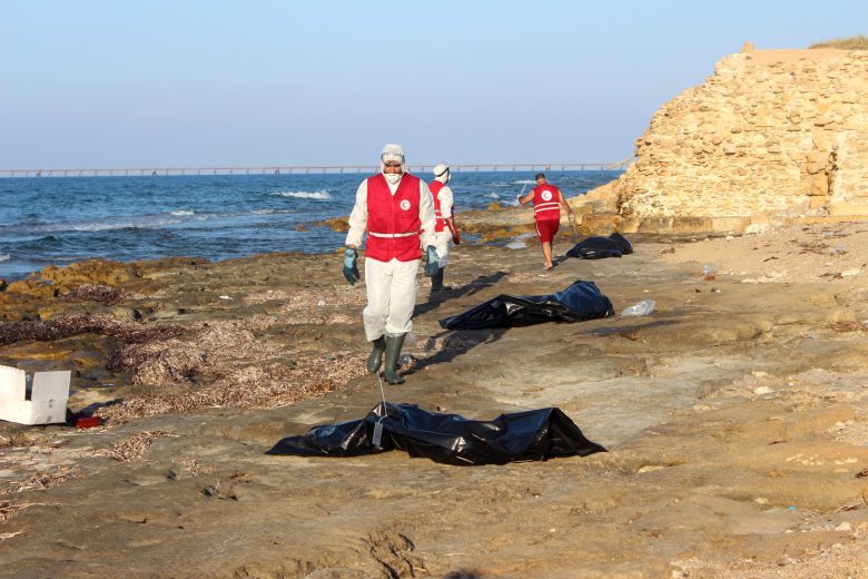 ذكر الهلال الأحمر التونسي أن 17 مهاجرًا غرقوا في البحر، بينهم سوريون، قبالة سواحل تونس يوم أمس الأربعاء، حيث كانوا في طريقهم إلى إيطاليا بطريقة غير شرعية.