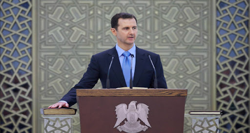 هدد دبلوماسي سابق بشار الأسد بالتخلي عنه في حال إصراره على تجاهل الرغبة الدولية بالتغيير بسورية، مشيرًا إلى عدة نقاط بخطاب القسم وشاورما الميدان.