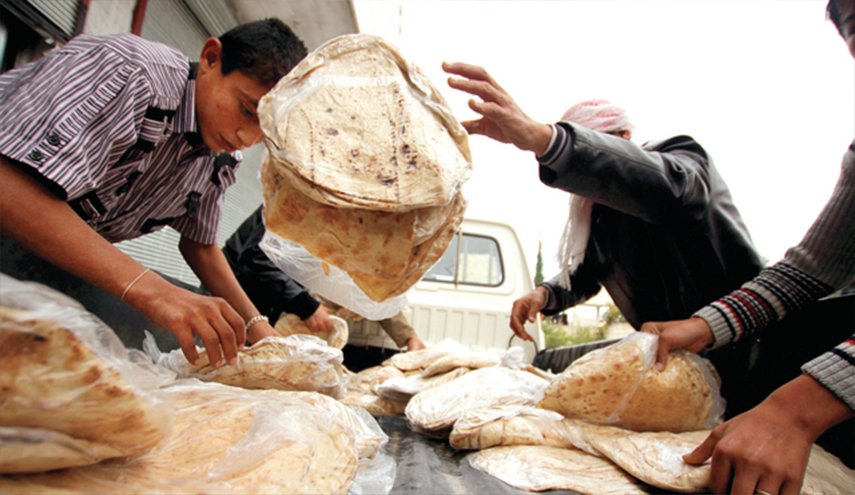 كشفت مصادر محلية موالية عن نية حكومة نظام الأسد رفع أسعار الخبز والمازوت خلال الأيام القادمة بنسبة قد تصل إلى الضعف، وذلك بعد رفع أسعار المواد التموينية والبنزين.