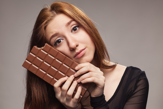 أثبتت دراسة أمريكية حديثة أن تناول مقدار بسيط من الشوكولاتة يمكن أن يساعد على حرق الدهون وتقليل الوزن، وذلك على خلاف ما كان يعتقده كثيرون لعقود من الزمن.