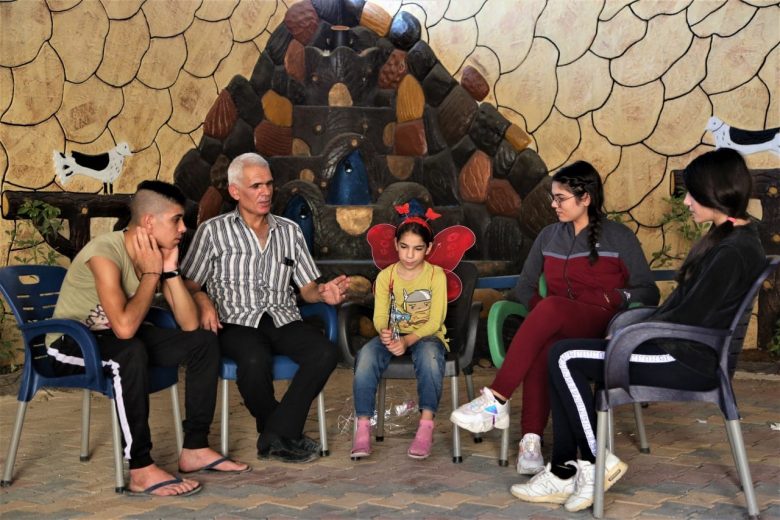 تمكنت عائلة مسيحية من الهروب نحو المناطق المحررة، كاشفةً عن حجم المعاناة والسجن المصغرة التي كانت تعيش به في مناطق سيطرة نظام الأسد.