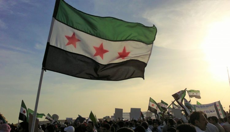 علم الثورة السورية برشلونة
