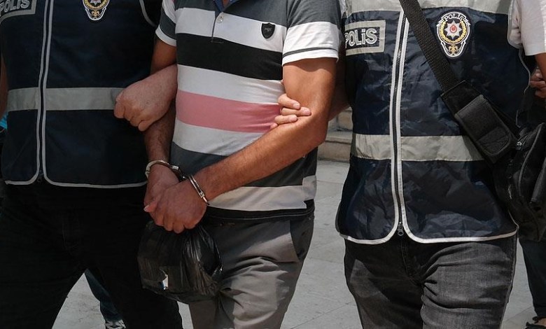 أصدرت وزارة الداخلية التركية اليوم الخميس بيانًا أعلنت فيه عن ترحيل سبعة سوريين ألقت القبض عليهم لتفاعلهم مع قضية الموز.