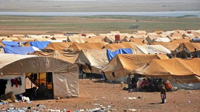 قُطع الاتصال مع عائلة سورية كانت تقيم في مخيم الركبان، أثناء محاولتها الهروب من المخيم، خلال الساعات الماضية، وذلك في المثلث الحدودي بين سورية والعراق والأردن