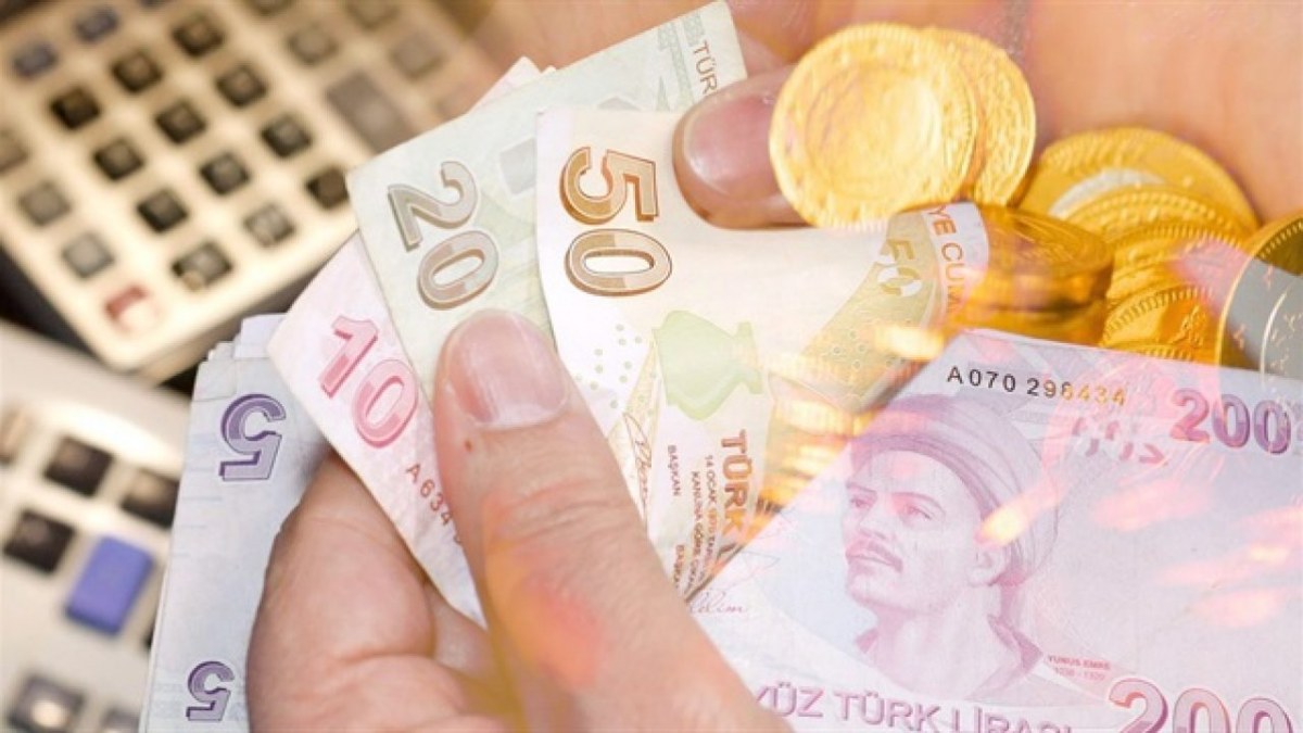 سجل الدولار رقماً قياسياً جديداً مقابل الليرة التركية صباح اليوم الإثنين بالتزامن مع هبوط الليرة السورية وارتفاع عالمي جديد للذهب.