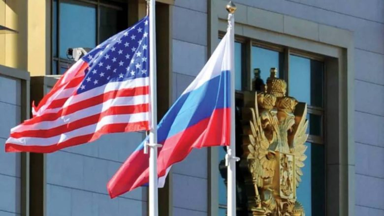 انعقد اجتماع أمريكي - روسي، يوم أمس الثلاثاء، في العاصمة الروسية موسكو لبحث عدة مسائل متعلقة بالملف السوري، وعلى رأسها الحل السياسي