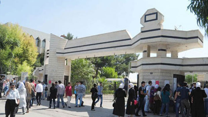 ضجت مواقع التواصل الاجتماعي بقرار جامعة دمشق بإيقاف منح مصدقات التخرج لطلاب عدة كليات إلا بعد الحصول على بيان تفصيلي من الهجرة والجوازات بحركة الطلاب خلال سنوات الدراسة.