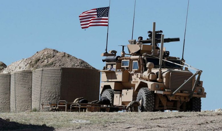 تعرضت القاعدة العسكرية الأمريكية في منطقة التنف على الحدود السورية العراقية لهجوم جوي أدى إلى انفجارات في القاعدة .