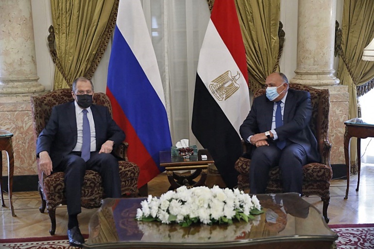 أكد وزير الخارجية الروسي سيرغي لافروف أن موسكو ترفض محاولات تسييس ملف إيصال المساعدات الإنسانية إلى سورية، حسب زعمه.