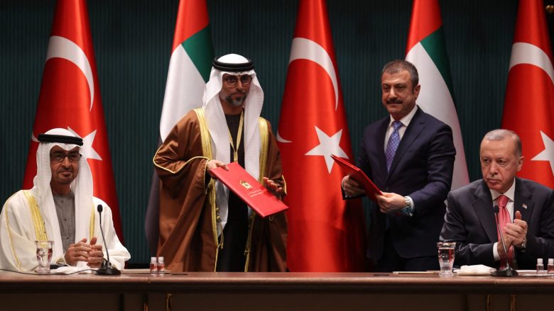انتهت قمة الرئيس التركي وولي العهد الإماراتي بتوقيع 10 اتفاقيات بمجالات مختلفة على رأسها تعاون بين المصارف المركزية والبورصة التركية والإماراتية.