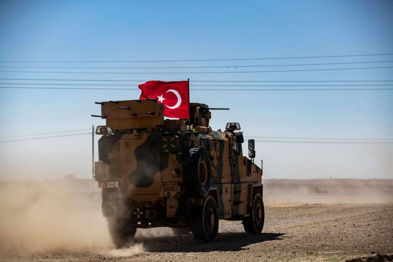 نعت وزارة الدفاع التركية ضابطًا برتبة رائد ضمن الوحدات المنتشرة في منطقة نبع السلام شمال شرق سورية.