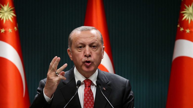 أكد الرئيس التركي رجب طيب أردوغان اليوم الإثنين في تصريحات صحفية أن بلاده ستفعل مايلزم ضد ميلشيا قسد الإرهابية في سورية.