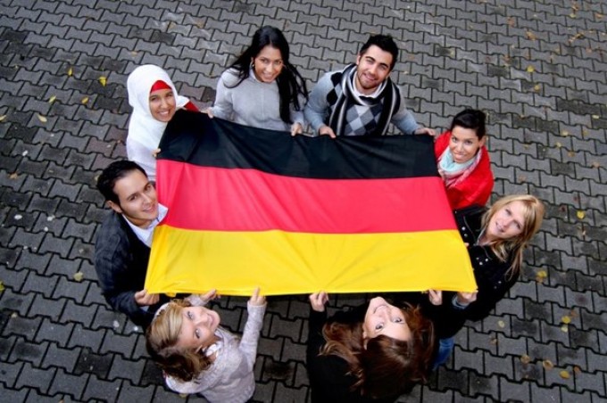تسعى الحكومة الألمانية الجديدة لتسهيل منح الجنسية الألمانية وجذب لاجئين جدد ومنحهم حقوقًا أوسع على أساس المهارة والعمل.
