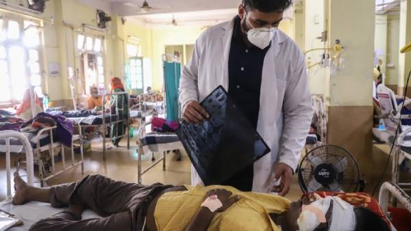 أوضح مدير مستشفى المواساة الجامعي في العاصمة دمشق أسباب ازدياد حالات الفطر الأسود في المستشفى خلال موجة فيروس كورونا.