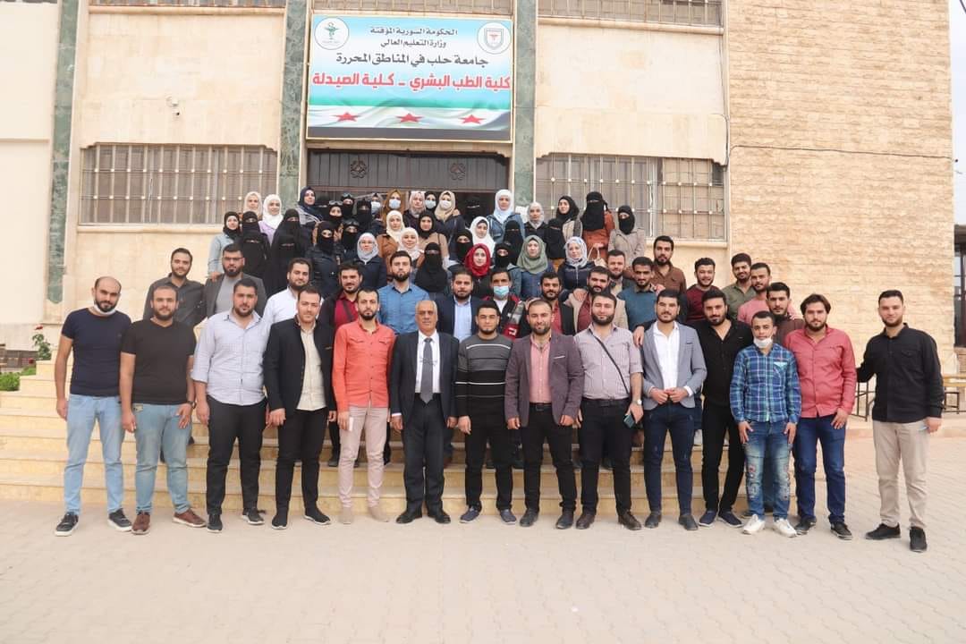 خرجت جامعة حلب في المناطق المحررة دفعة جديدة من طلاب كلية الطب البشري الأسبوع الماضي، حيث تعد هذه الدفعة هي أولى الدفعات
