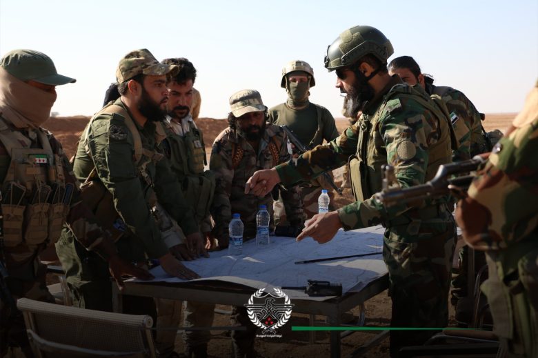 أعلنت غرفة القيادة الموحدة عزم ضمن صفوف الجيش الوطني السوري عن إجرائها مناورات عسكرية في منطقة نبع السلام شمال شرق سورية.