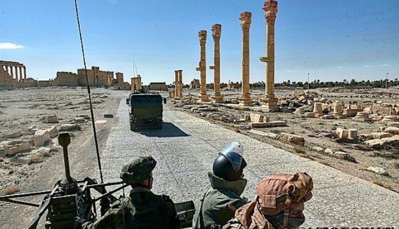 عزّز الاحتلال الروسي قواته في منطقة البادية السورية بعناصر (فاغنز) الخاصة وطائرات حربية داخل مطار تدمر العسكري.