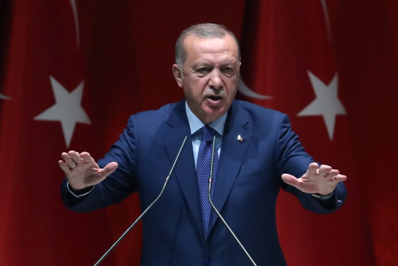 أكد الرئيس التركي رجب طيب أردوغان أنه لن يسمح لأحد بطرد السوريين من تركيا مادام رئيساً لتركيا وبقي حزب العدالة والتنمية حزباً حاكماً في البلاد.
