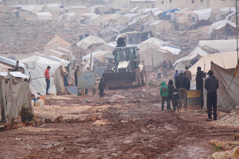 وجّه فريق إنساني في الشمال السوري نداء مناشدة عاجلة لإغاثة المهجرين في المخيمات في المناطق المحررة، في ظل الظروف المعيشية الصعبة والمنخفض الجوي الذي ضرب المنطقة.